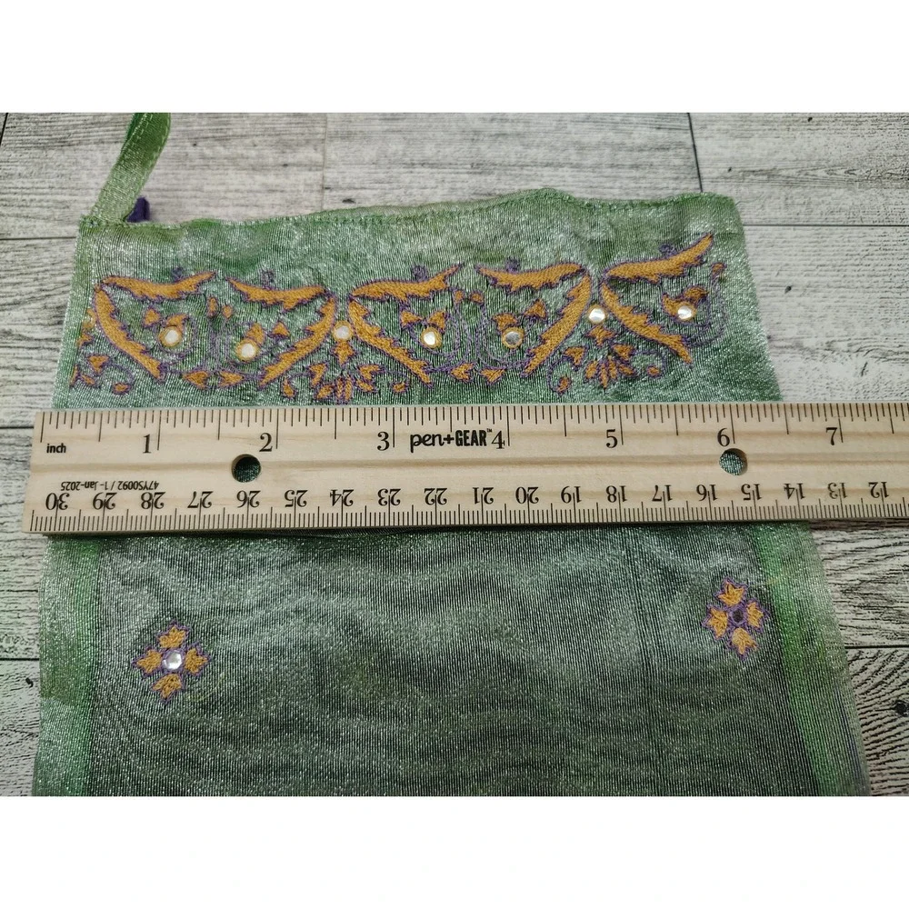 N/A set embroidered